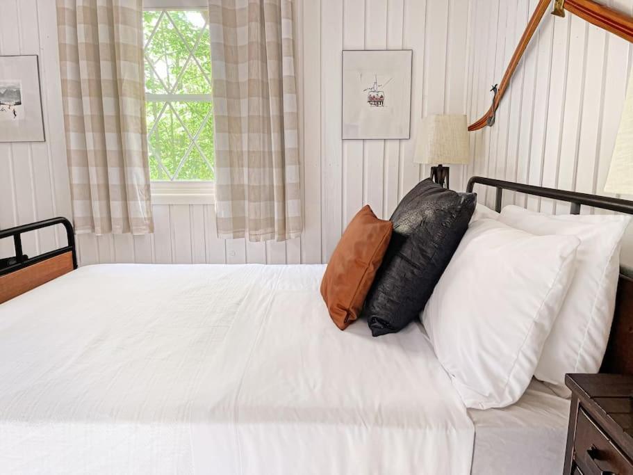 Stylish And Cozy Cabin, Walking Distance To Big Bass Lake Gouldsboro Eksteriør bilde